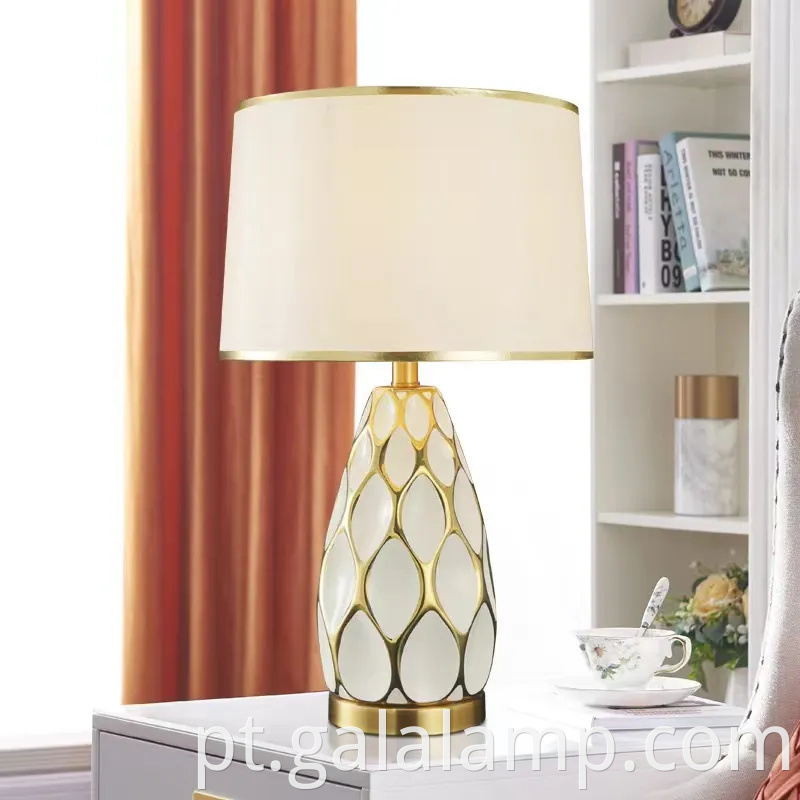 Luminária de mesa de cerâmica elegante para iluminação aconchegante de quarto